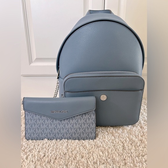 Michael Kors Maisie Medium 2-in-1 Pebbled Leather Backpack - Picture 1 of 13